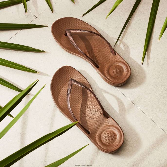 Women IQUSHION Ergonomic Flip Flops Fitflop 882F24 Bronze