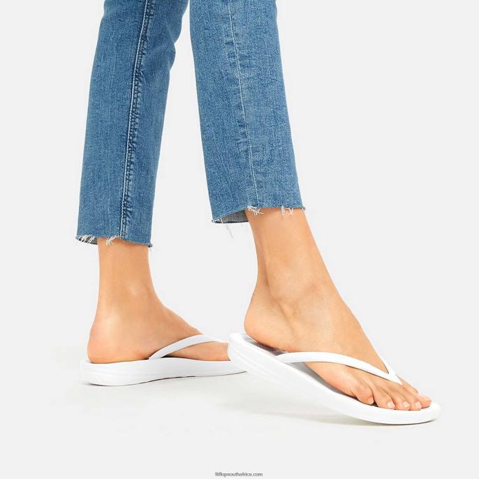 Women IQUSHION Ergonomic Flip Flops Fitflop 882F33 Urban White