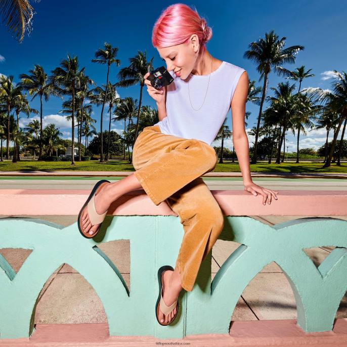 Women F-MODE Luxe Leather Flatform Toe-Post Sandals Fitflop 882F127 Beige/Black