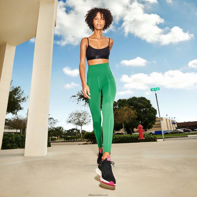 Women VITAMIN FF E01 Knit Sports Trainers Fitflop 882F269 Black Mix